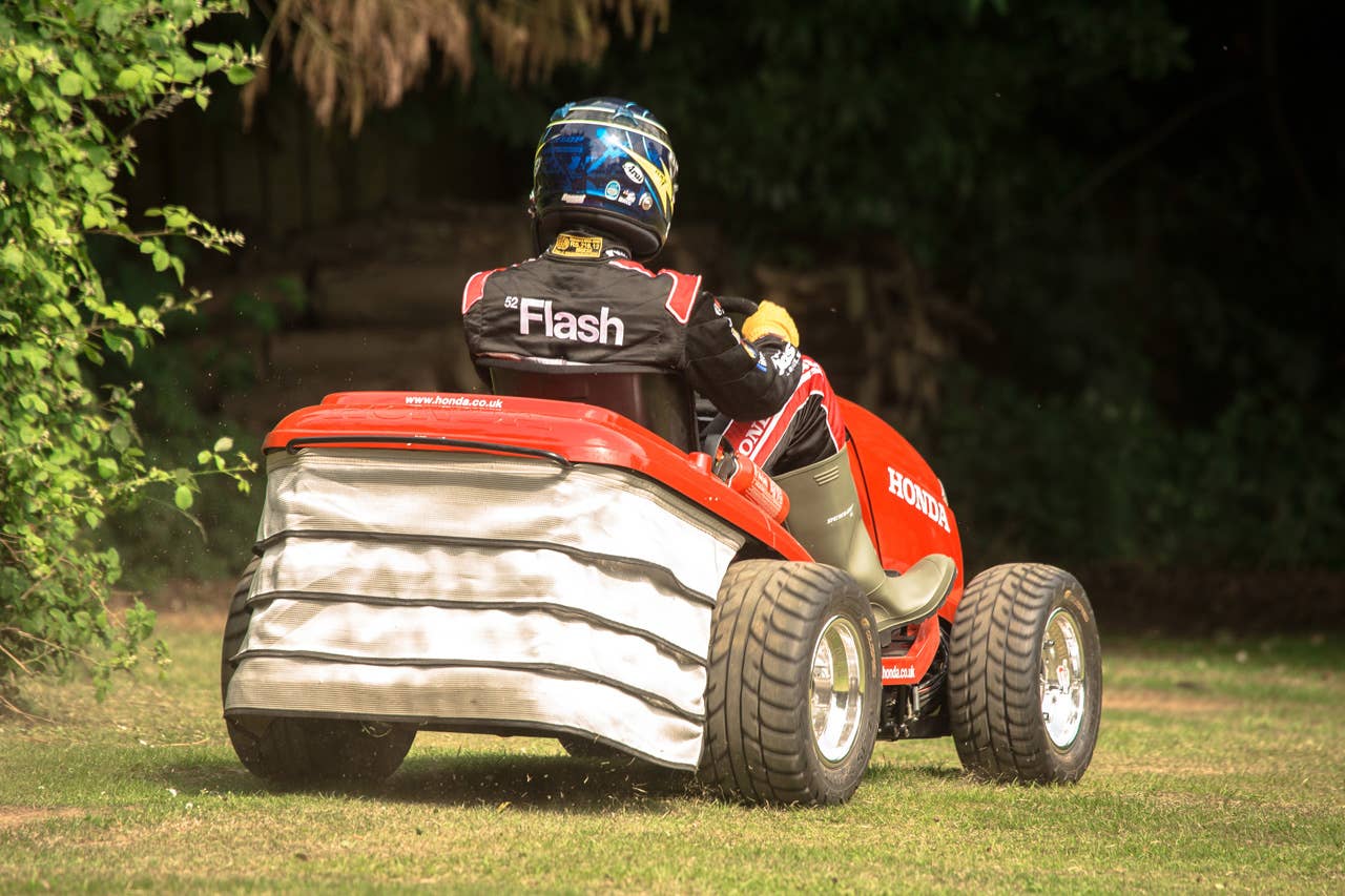 Honda HF2620 Mean Mower with Gordon Shedden at the wheel