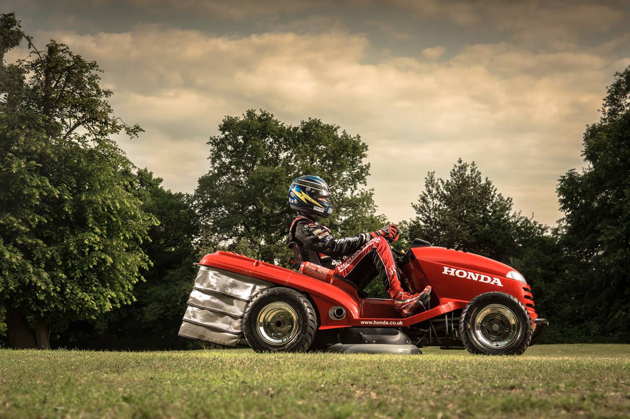 Honda HF2620 Mean Mower with Gordon Shedden behind the wheel