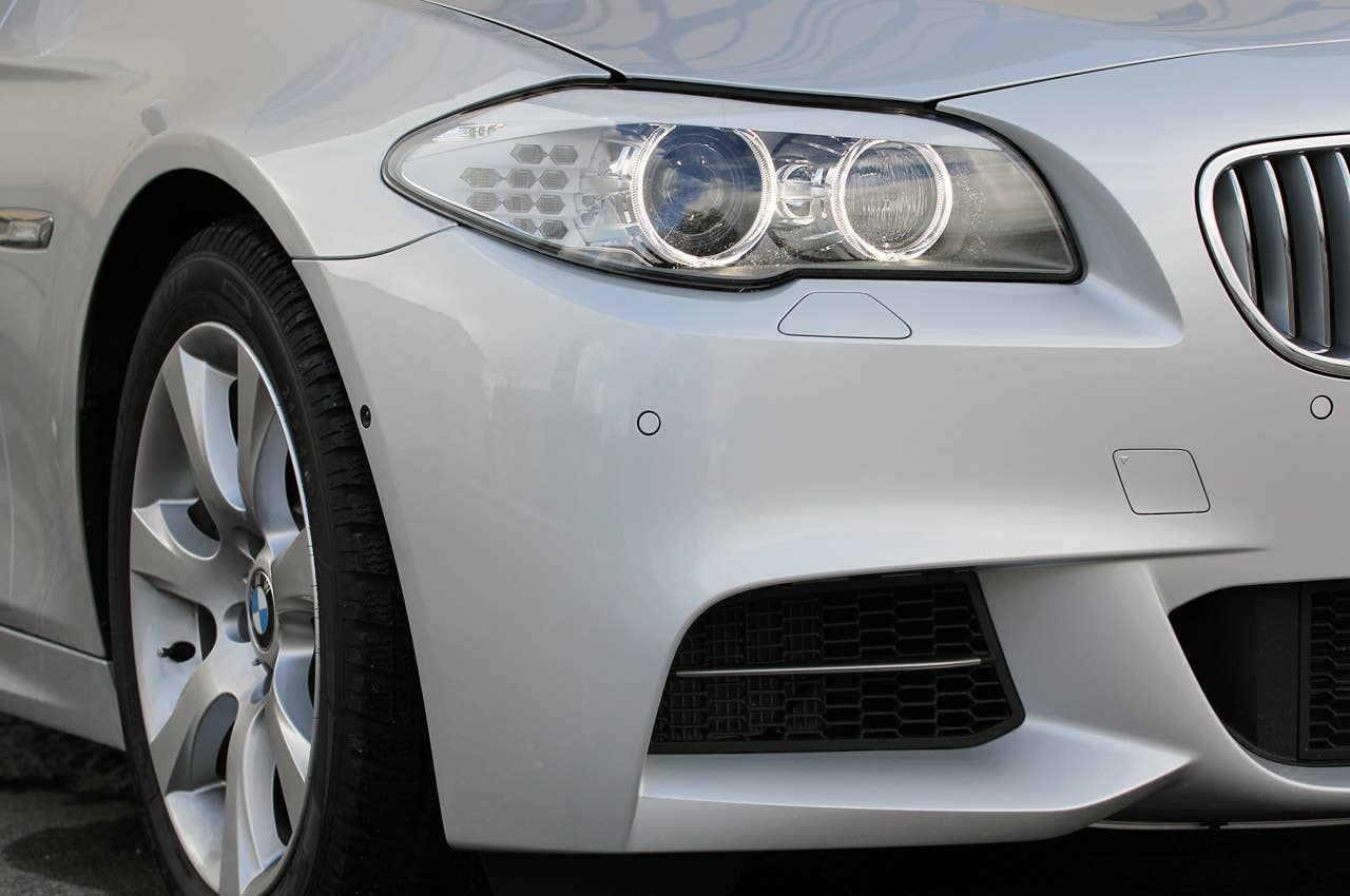 2012 BMW M550d xDrive front fender