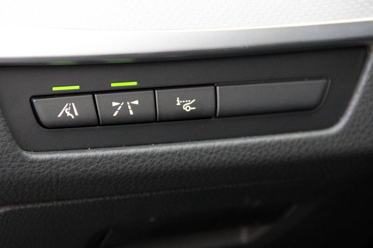 2012 BMW M550d xDrive lane departure controls