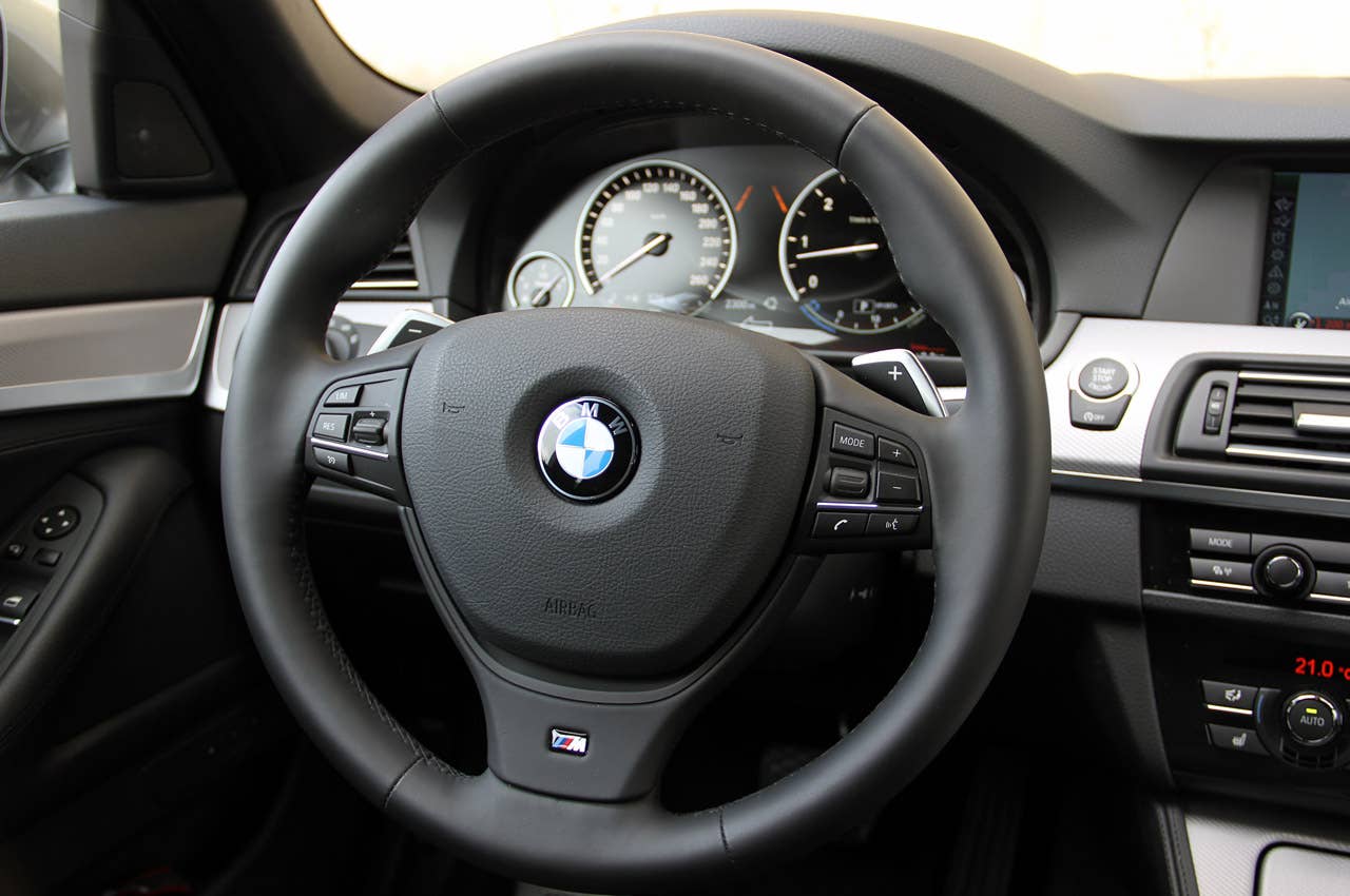 2012 BMW M550d xDrive steering wheel