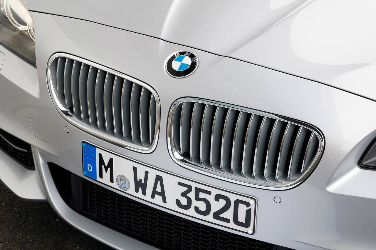2012 BMW M550d xDrive grille