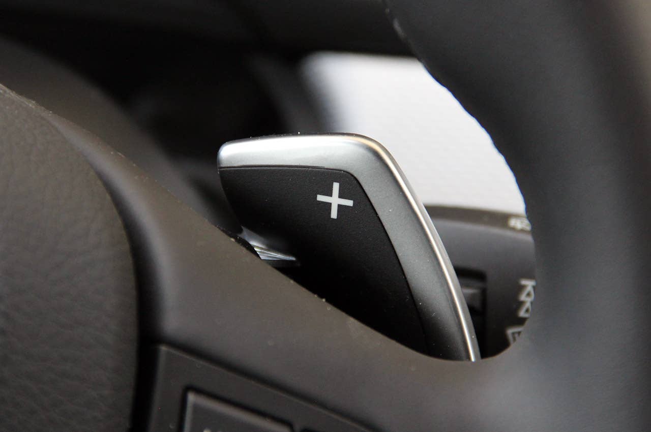 2012 BMW M550d xDrive paddle shifter