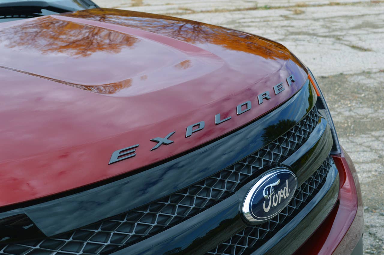 2013 Ford Explorer Sport badge and grille