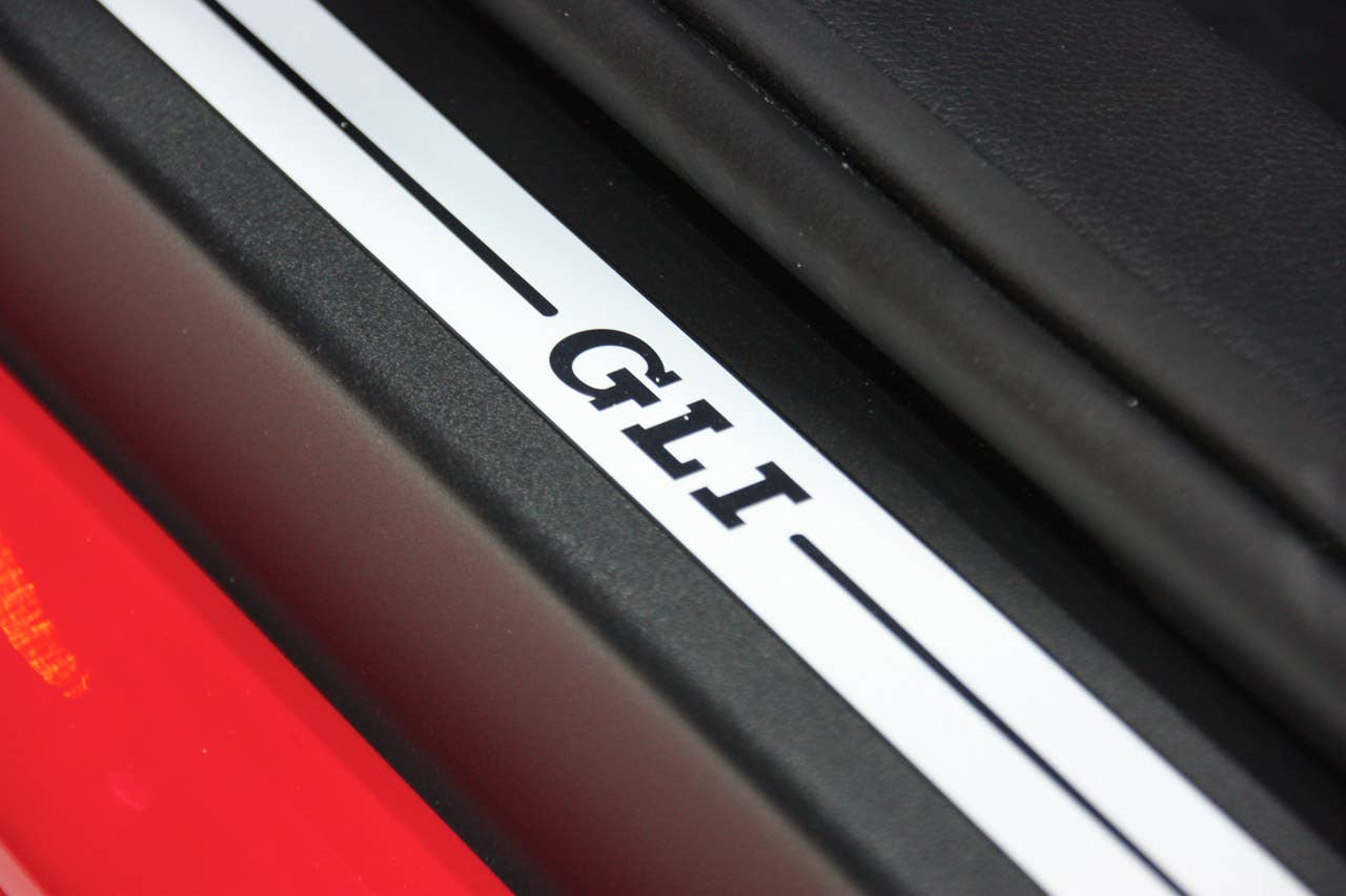 2012 Volkswagen Jetta GLI door sill