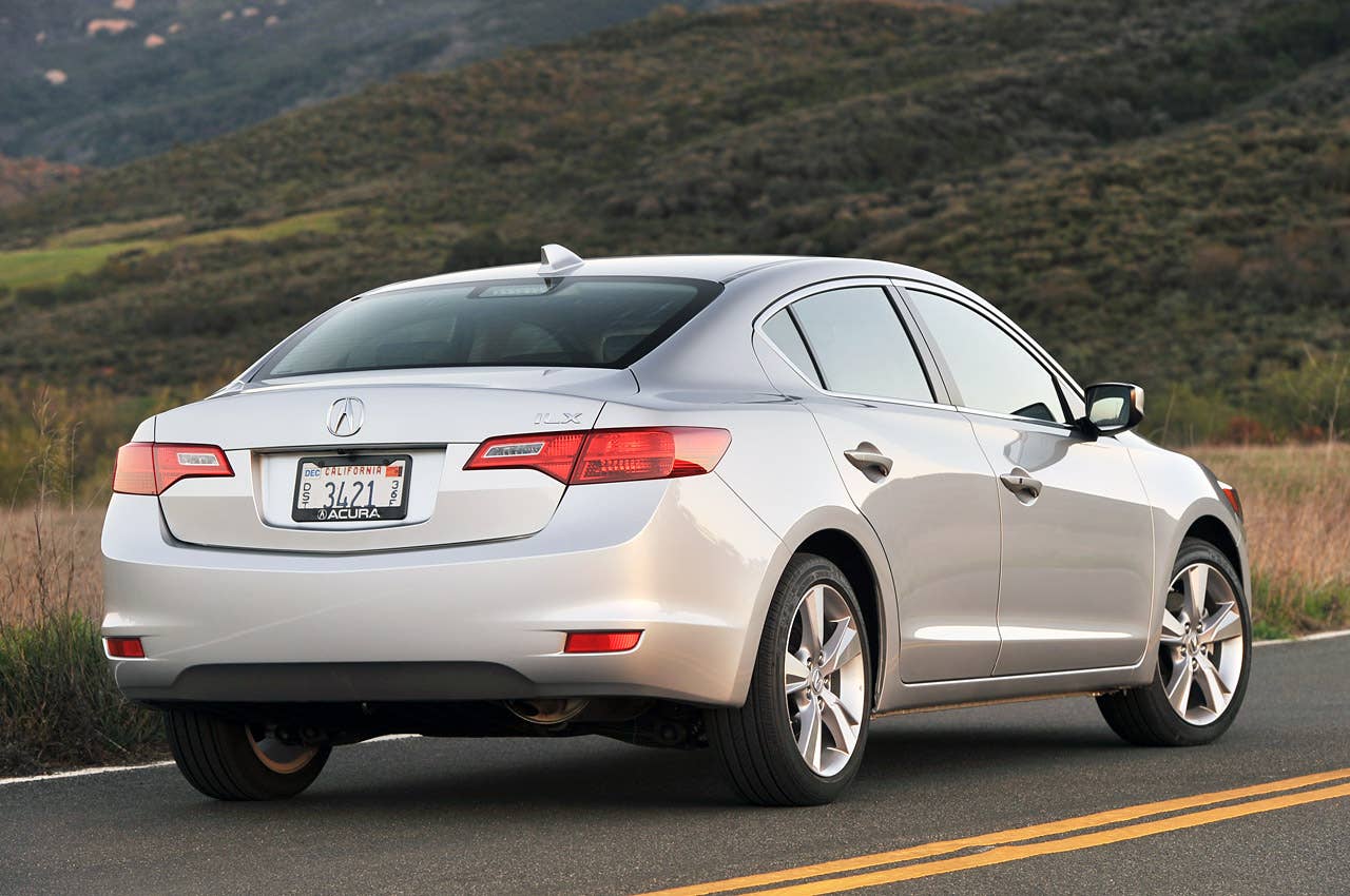 2013 Acura ILX rear 3/4 view