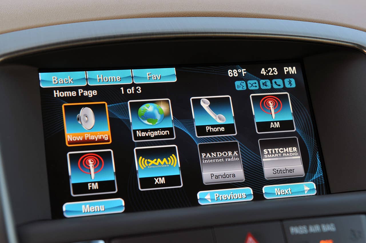 2013 Buick Verano Turbo infotainment system