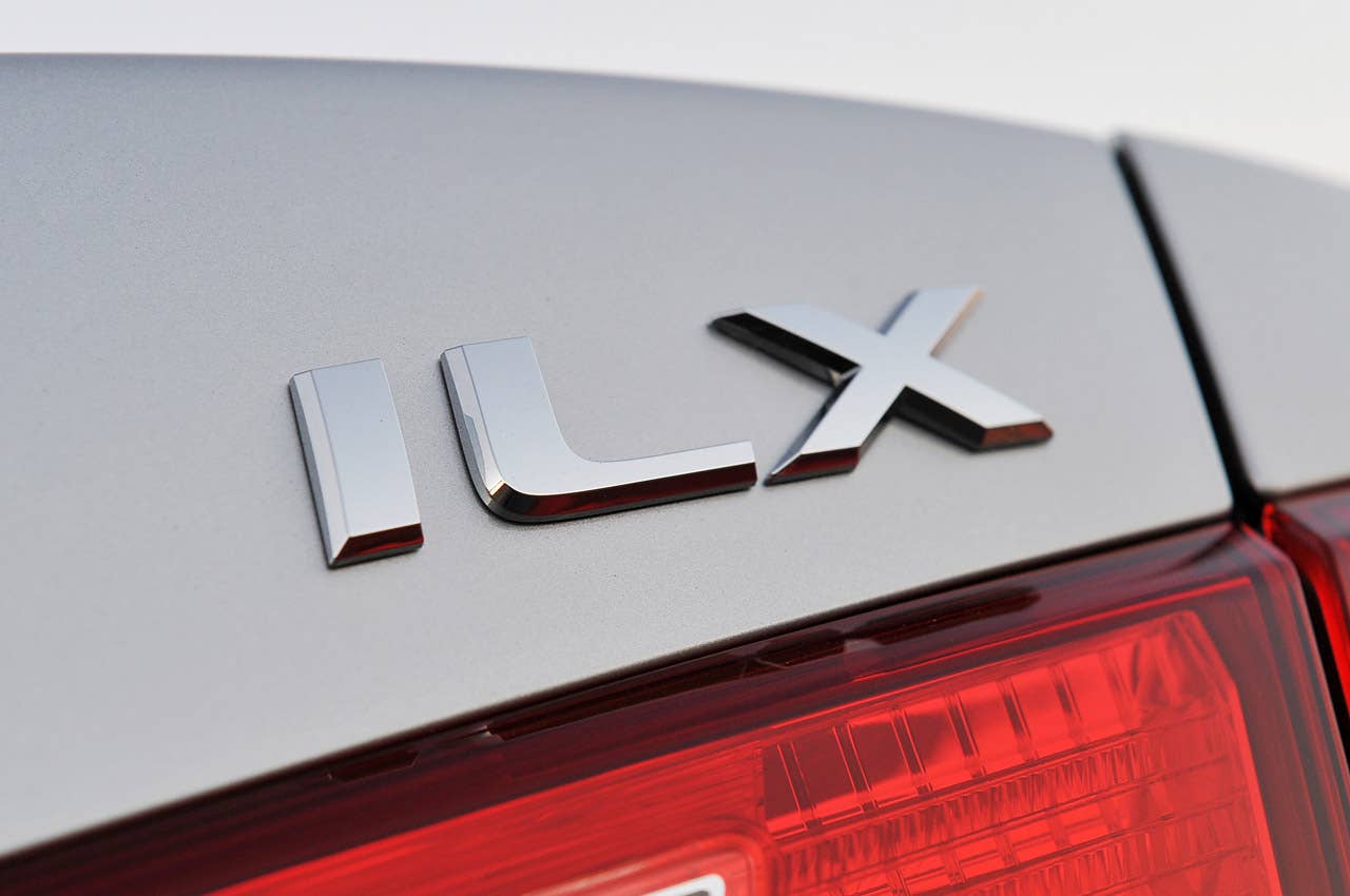 2013 Acura ILX badge