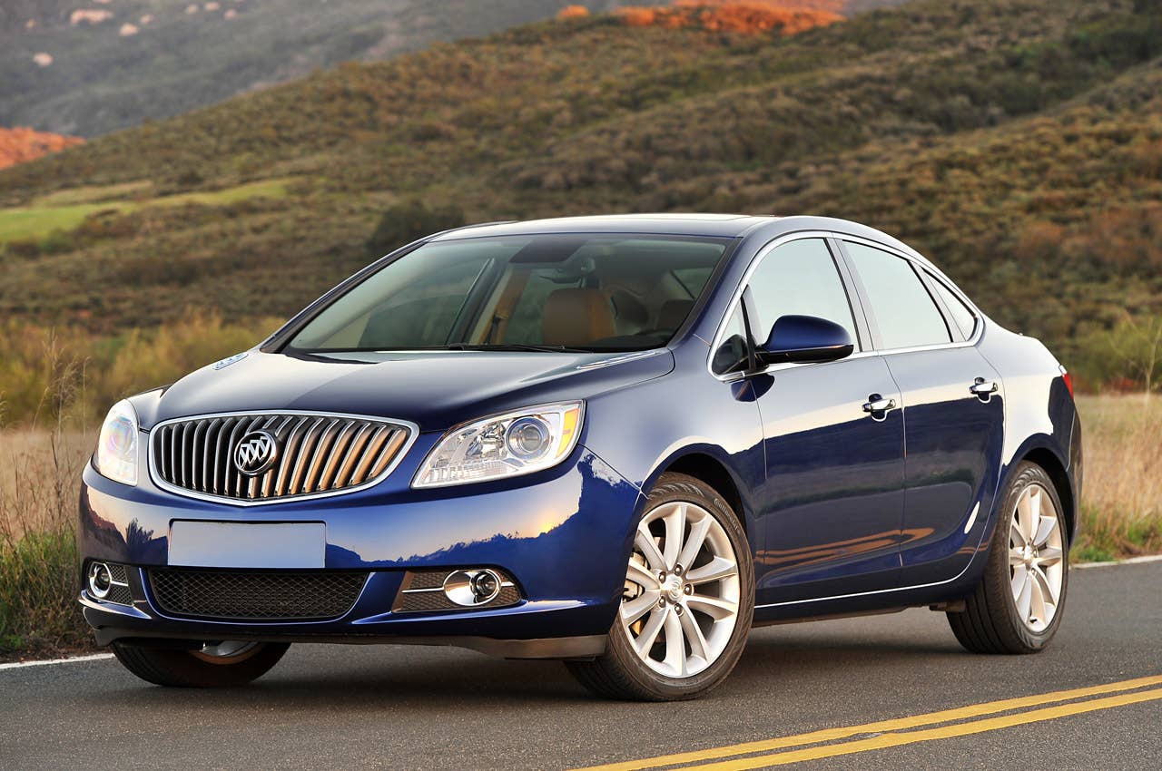 2013 Buick Verano Turbo front 3/4 view