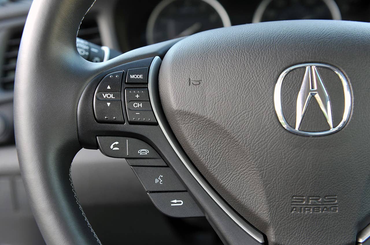 2013 Acura ILX steering wheel controls