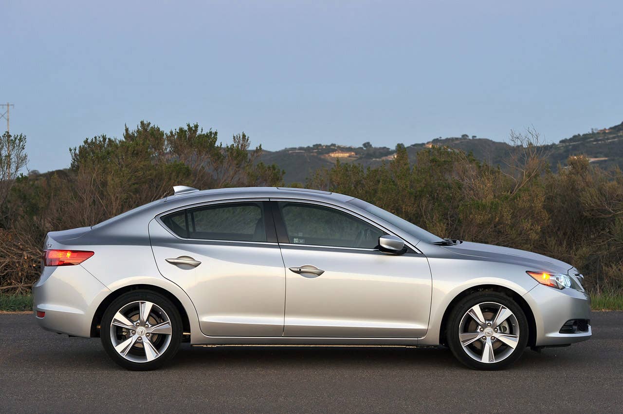 2013 Acura ILX side view