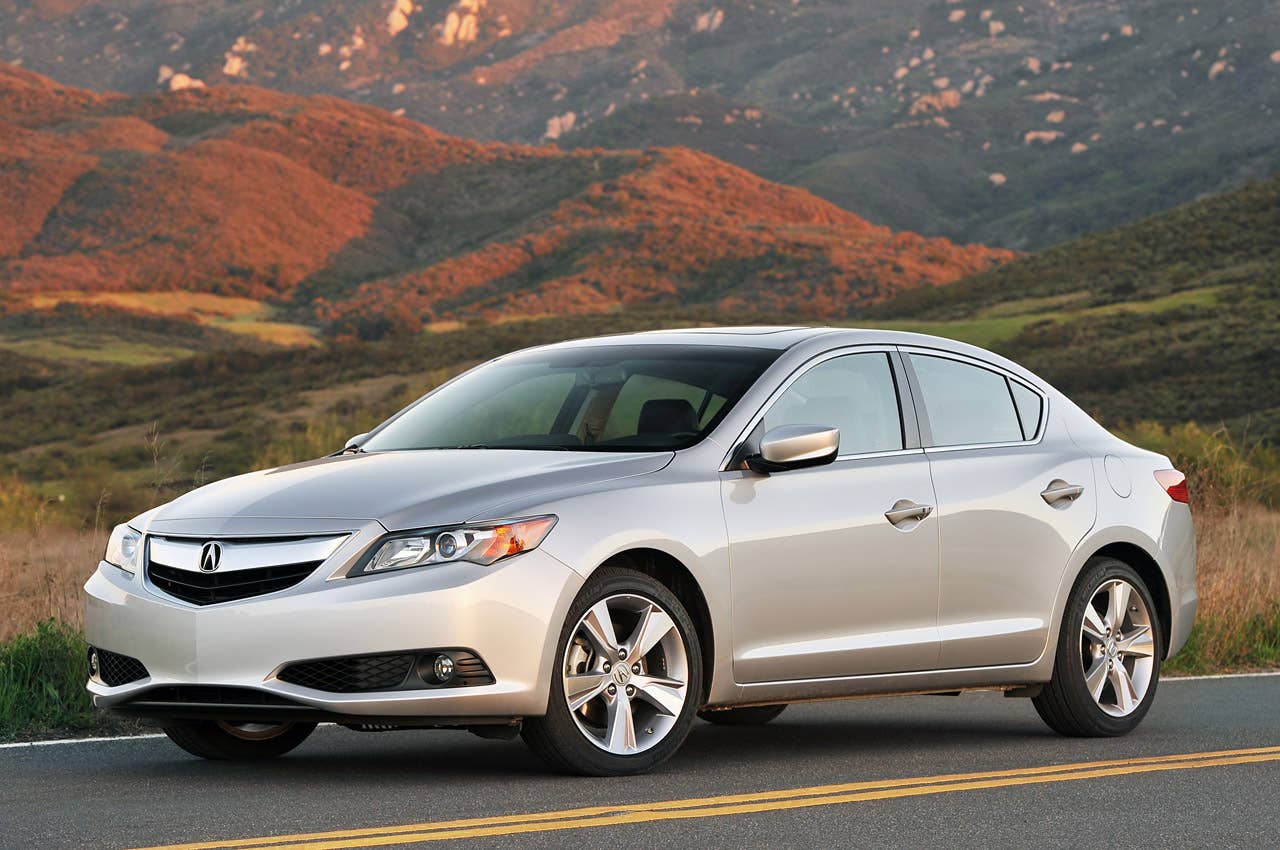 <p> 2013 Acura ILX front 3/4 view</p>