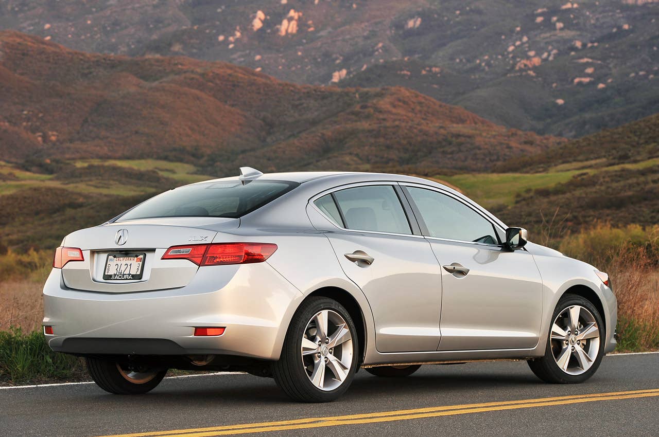2013 Acura ILX rear 3/4 view