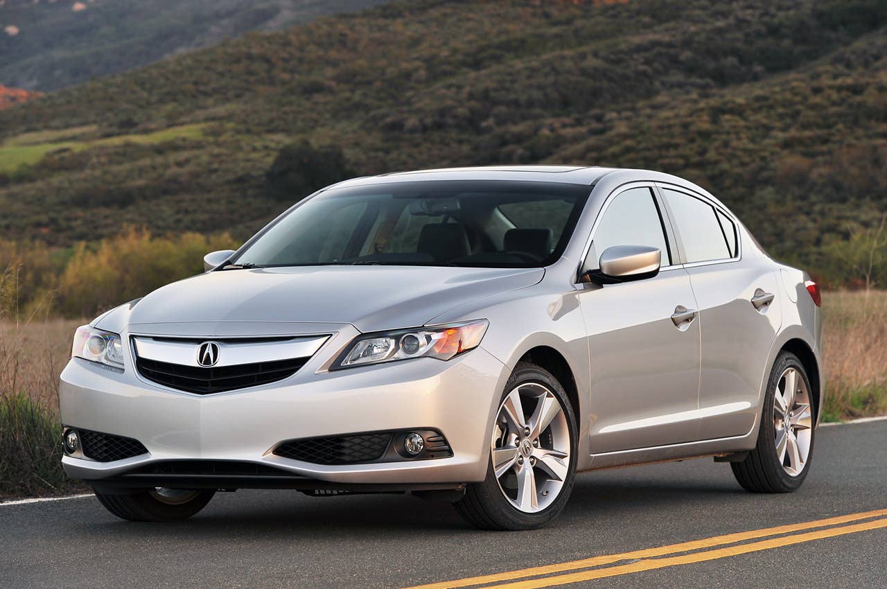 2013 Acura ILX front 3/4 view
