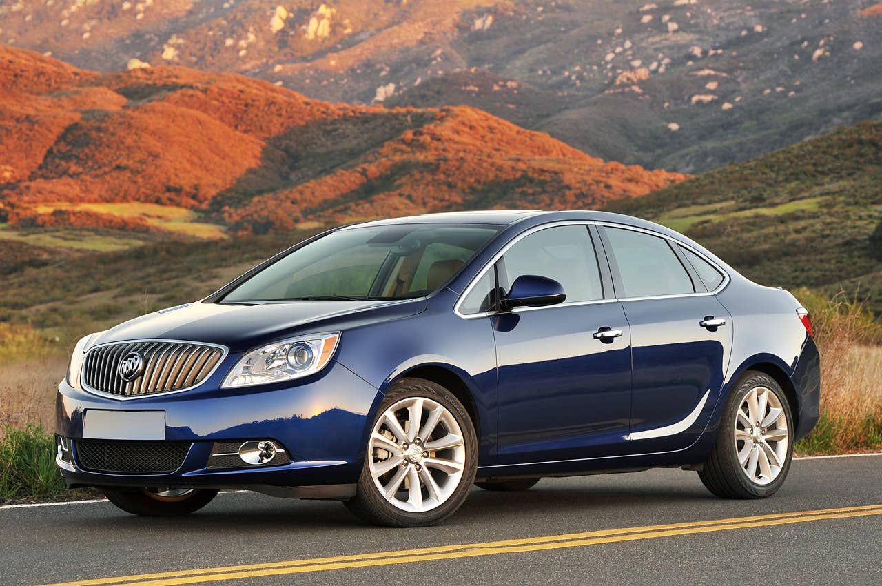2013 Buick Verano Turbo front 3/4 view