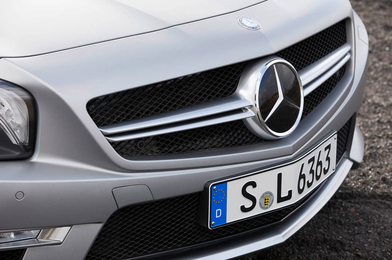 2013 Mercedes-Benz SL63 AMG grille