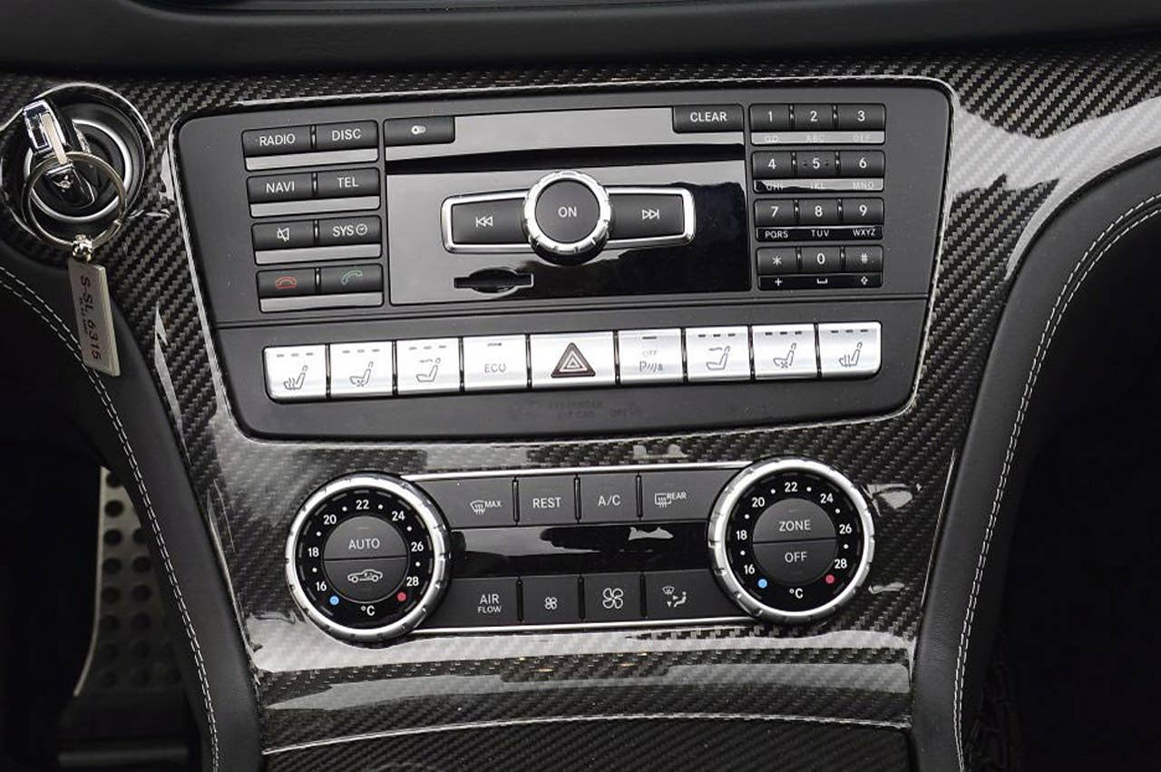 2013 Mercedes-Benz SL63 AMG instrument panel