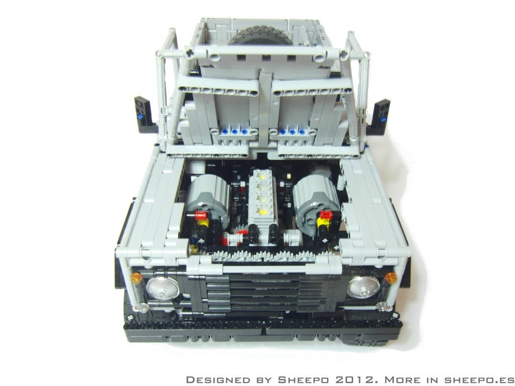 Lego Land Rover Defender 110 engine bay