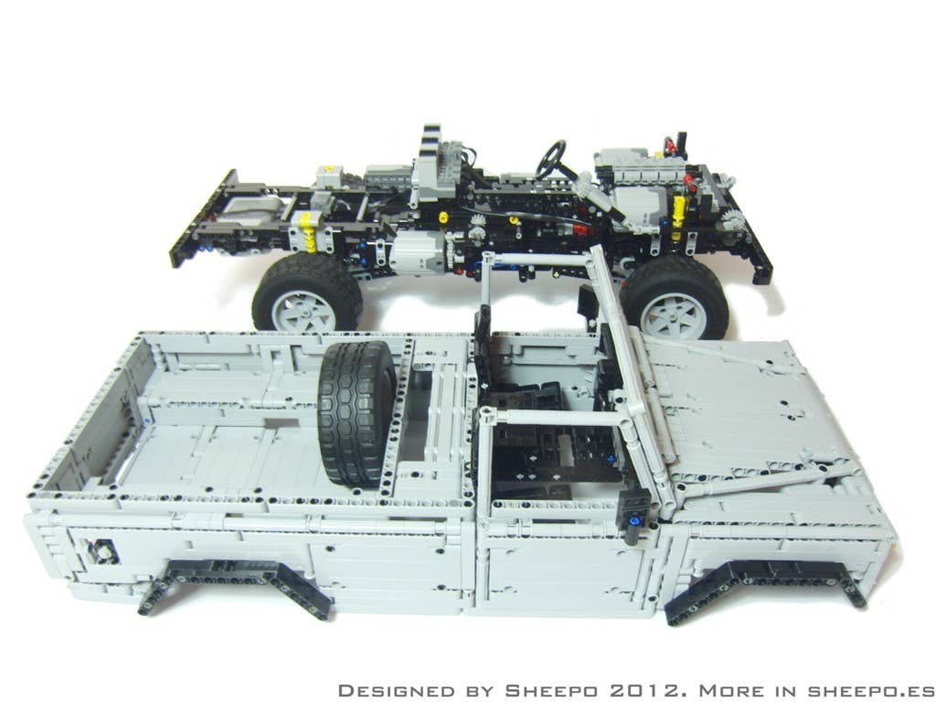 Lego Land Rover Defender 110 body off