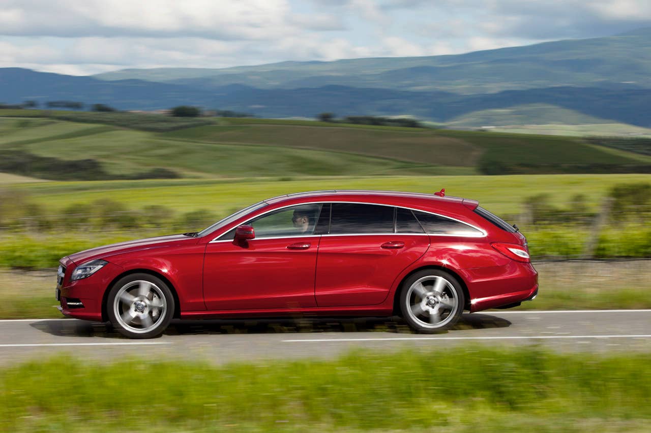 CLS 500 4MATIC Shooting Brake mit AMG Sportpaket, Lack: Thulitrot, Innen: Leder Pasion Exclusiv Porzellan (X 218) 2012
