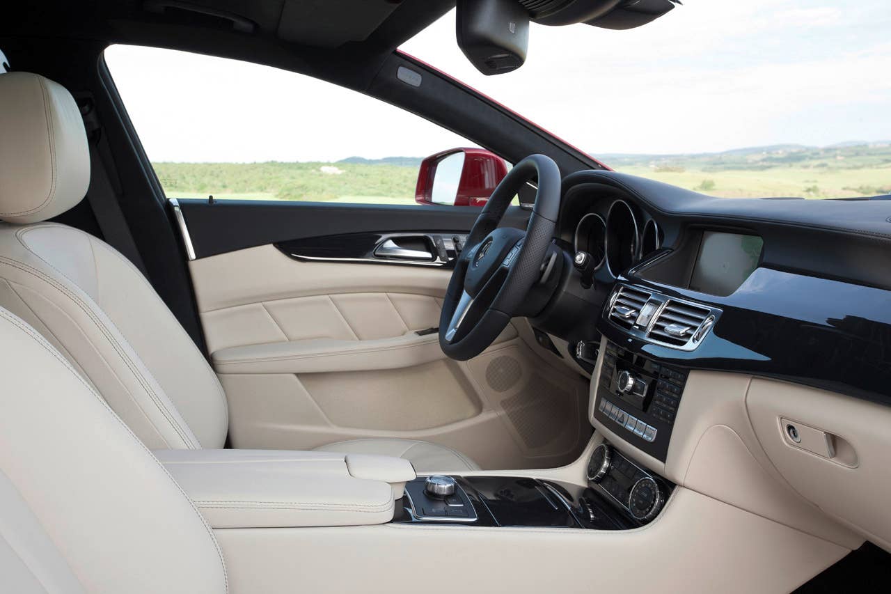 CLS 500 4MATIC Shooting Brake mit AMG Sportpaket, Lack: Thulitrot, Innen: Leder Pasion Exclusiv Porzellan (X 218) 2012