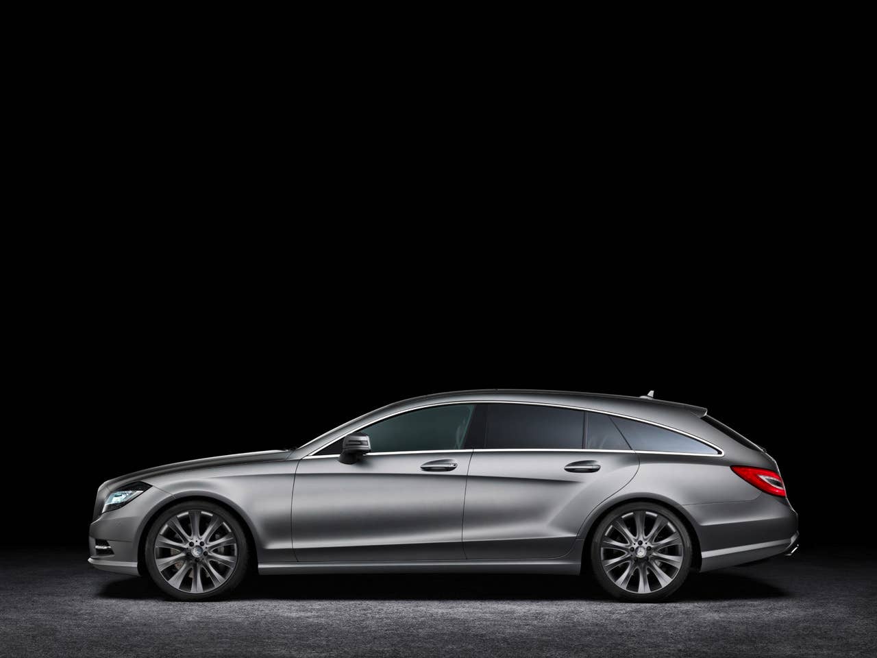 CLS 500 Shooting Brake, Lack: designo magno alanitgrau (X 218) 2012