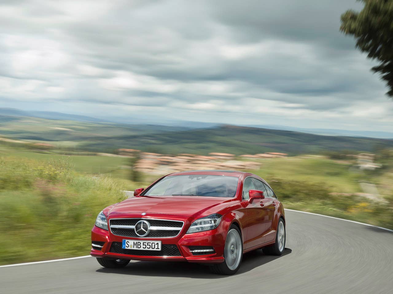 CLS 500 4MATIC Shooting Brake mit AMG Sportpaket, Lack: Thulitrot, Innen: Leder Pasion Exclusiv Porzellan (X 218) 2012