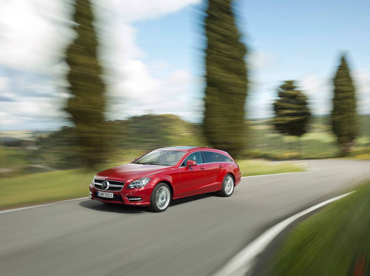 CLS 500 4MATIC Shooting Brake mit AMG Sportpaket, Lack: Thulitrot, Innen: Leder Pasion Exclusiv Porzellan (X 218) 2012