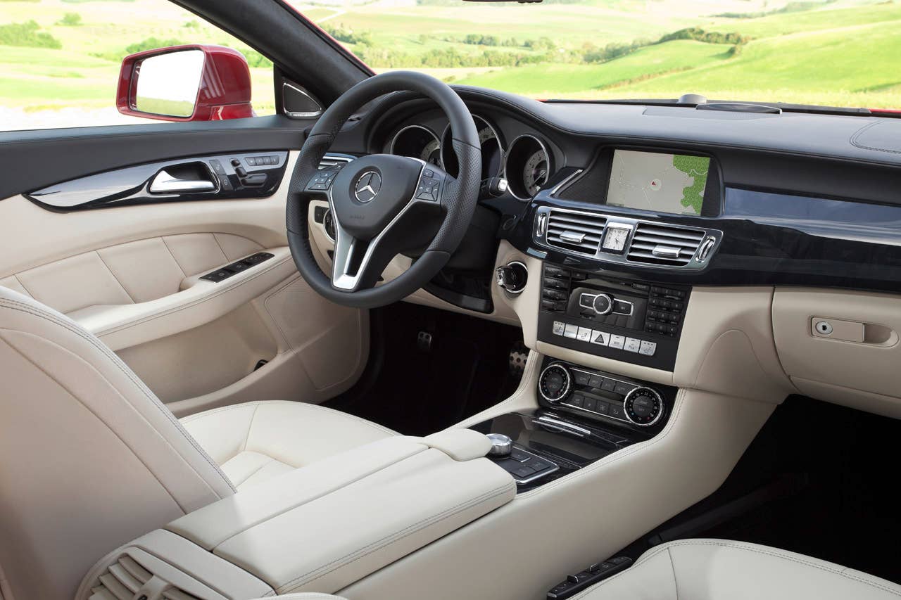 CLS 500 4MATIC Shooting Brake mit AMG Sportpaket, Lack: Thulitrot, Innen: Leder Pasion Exclusiv Porzellan (X 218) 2012