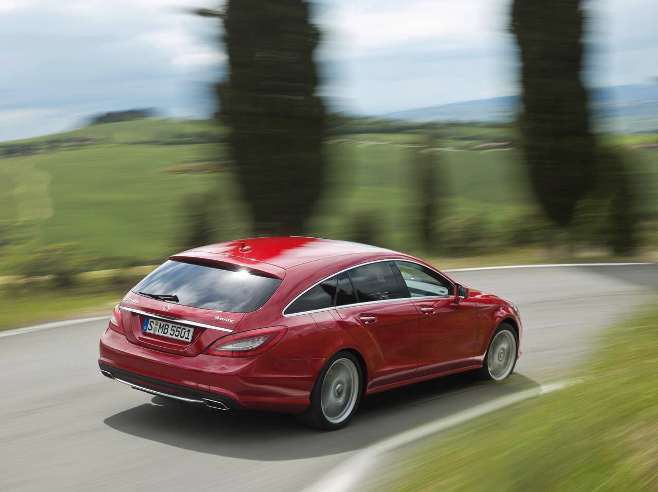 CLS 500 4MATIC Shooting Brake mit AMG Sportpaket, Lack: Thulitrot, Innen: Leder Pasion Exclusiv Porzellan (X 218) 2012