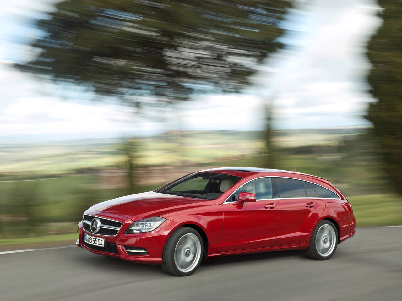 CLS 500 4MATIC Shooting Brake mit AMG Sportpaket, Lack: Thulitrot, Innen: Leder Pasion Exclusiv Porzellan (X 218) 2012
