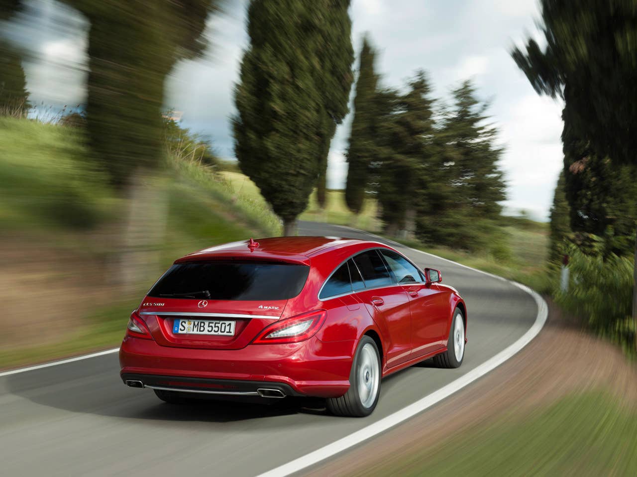 CLS 500 4MATIC Shooting Brake mit AMG Sportpaket, Lack: Thulitrot, Innen: Leder Pasion Exclusiv Porzellan (X 218) 2012