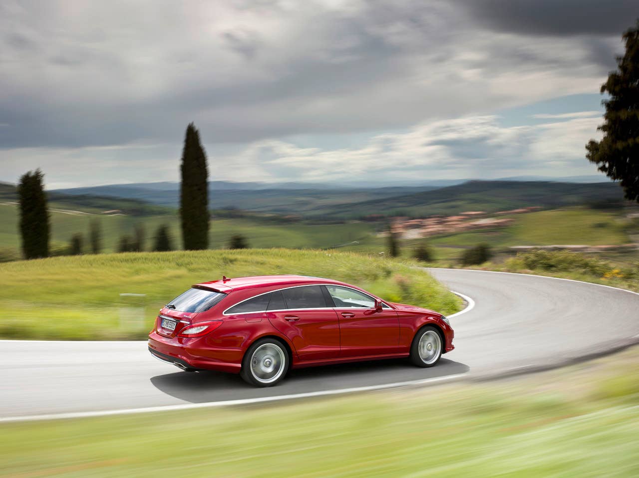 CLS 500 4MATIC Shooting Brake mit AMG Sportpaket, Lack: Thulitrot, Innen: Leder Pasion Exclusiv Porzellan (X 218) 2012