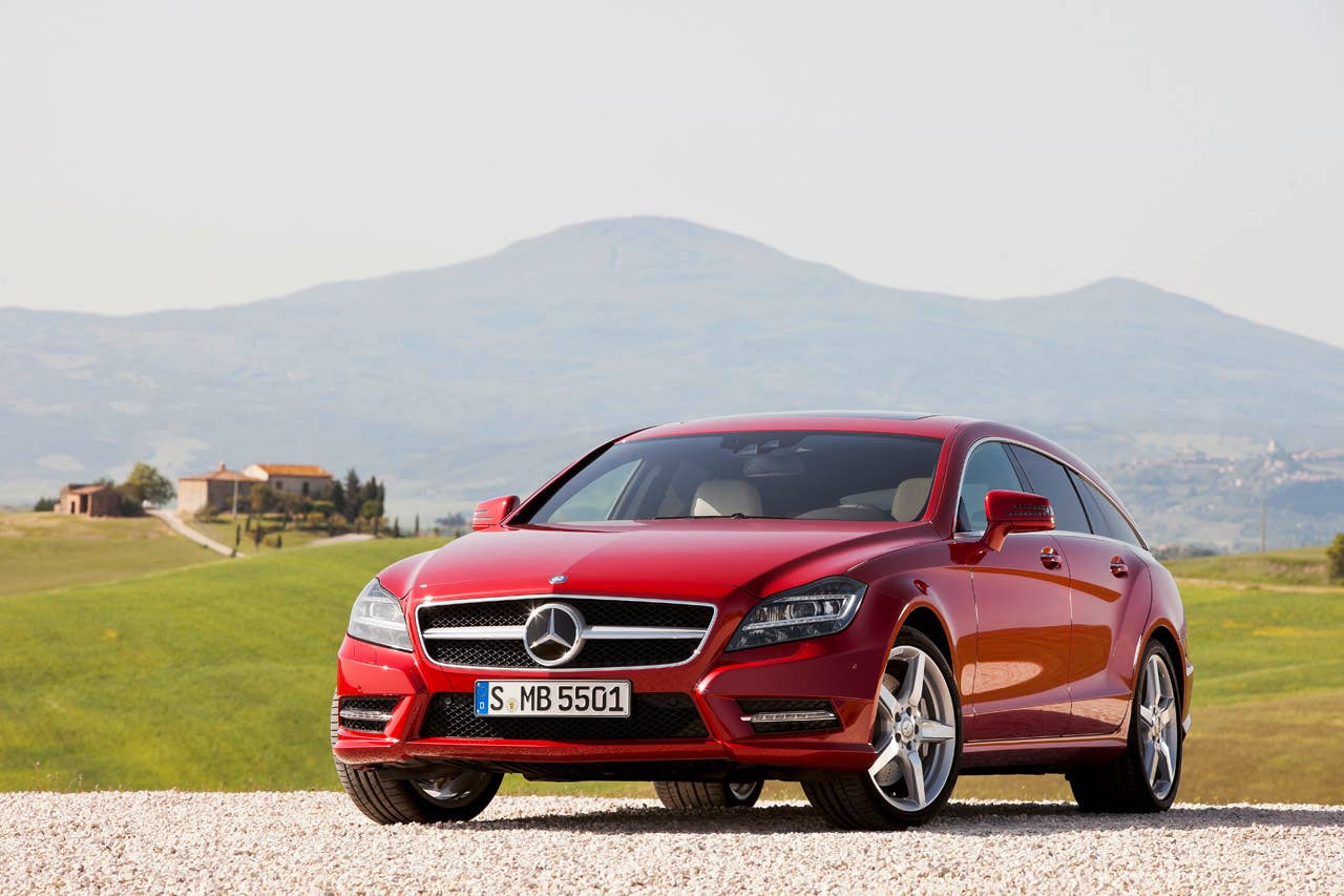 CLS 500 4MATIC Shooting Brake mit AMG Sportpaket, Lack: Thulitrot, Innen: Leder Pasion Exclusiv Porzellan (X 218) 2012