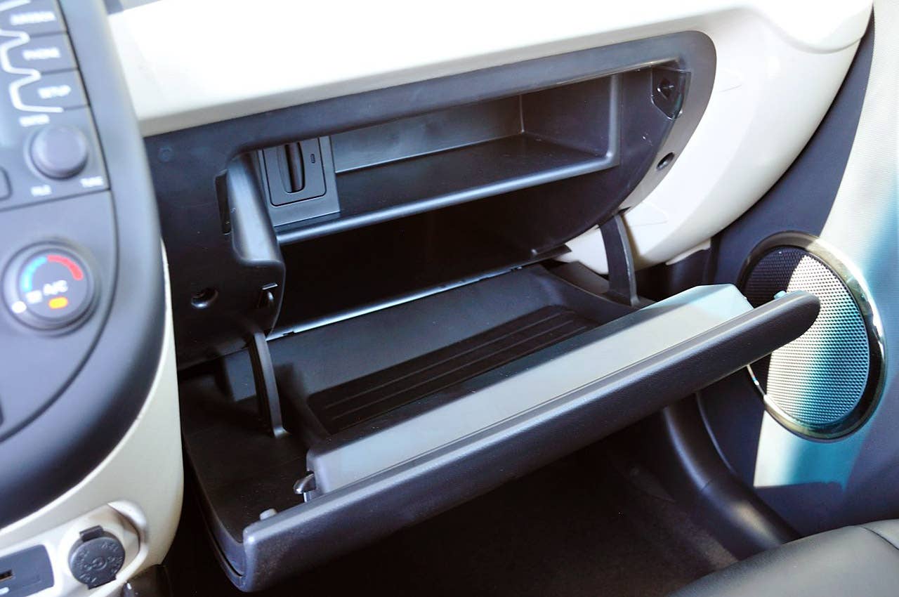 2012 Kia Soul glove box