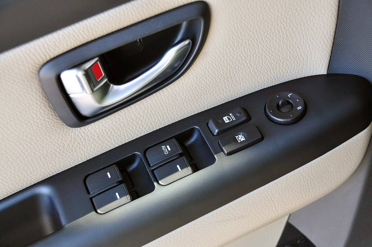 2012 Kia Soul door controls