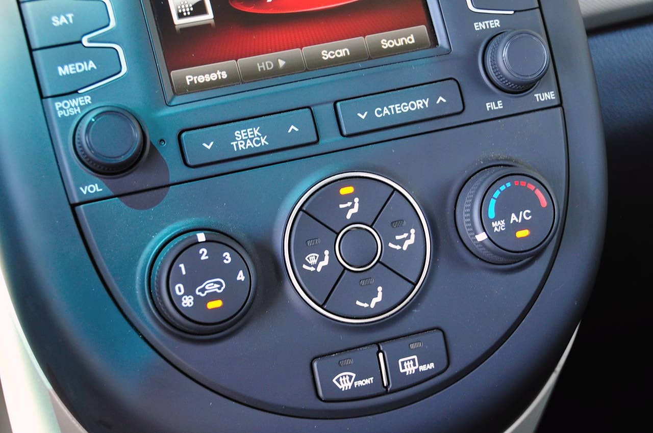 2012 Kia Soul climate controls