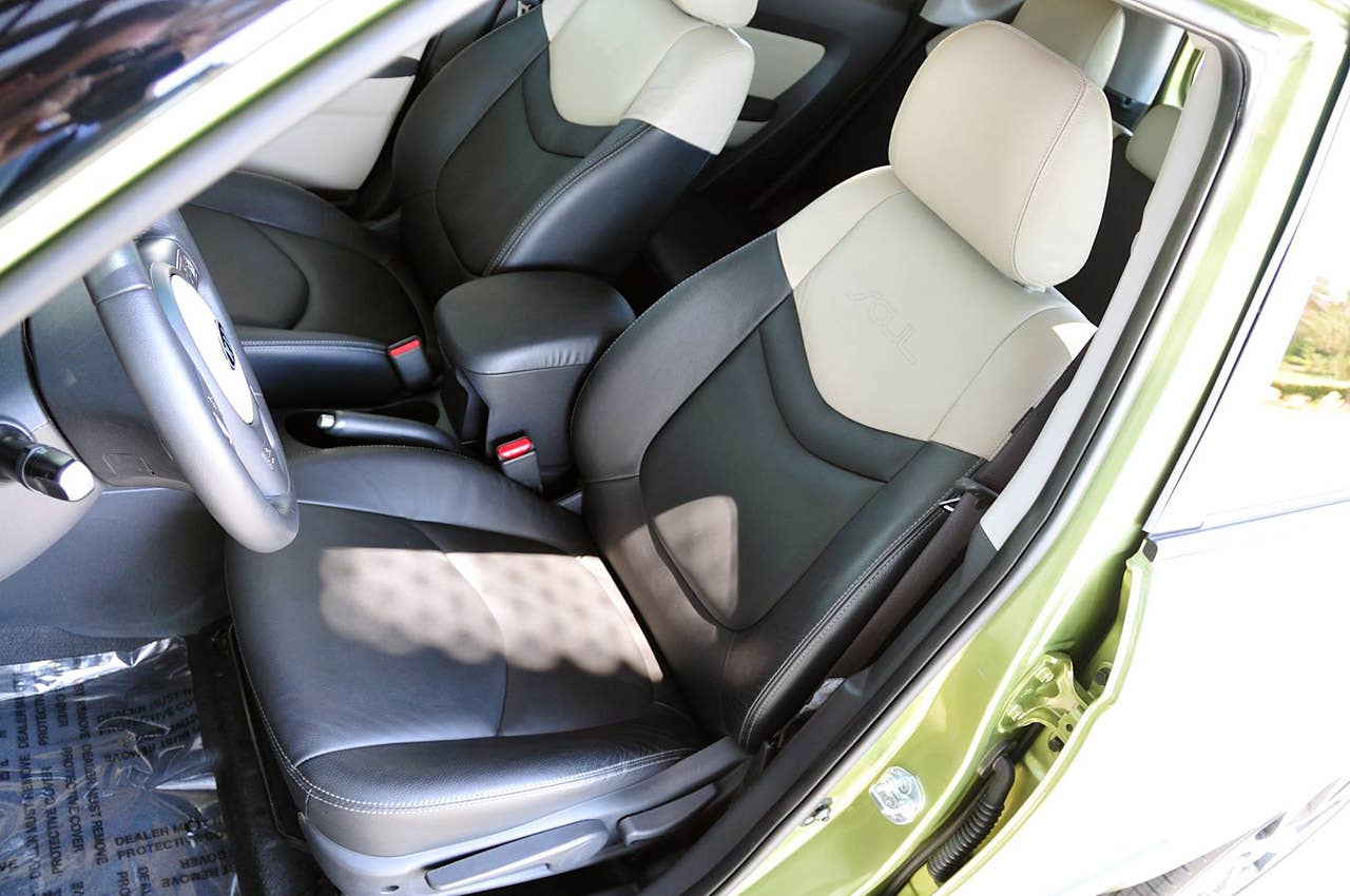 2012 Kia Soul front seats