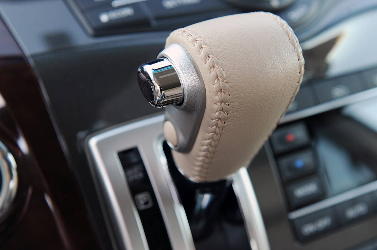 2011 Nissan Quest shifter