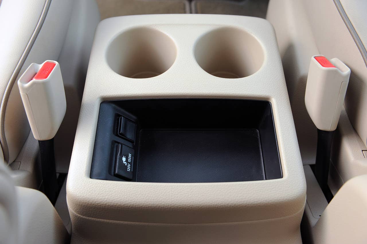 2011 Nissan Quest center console