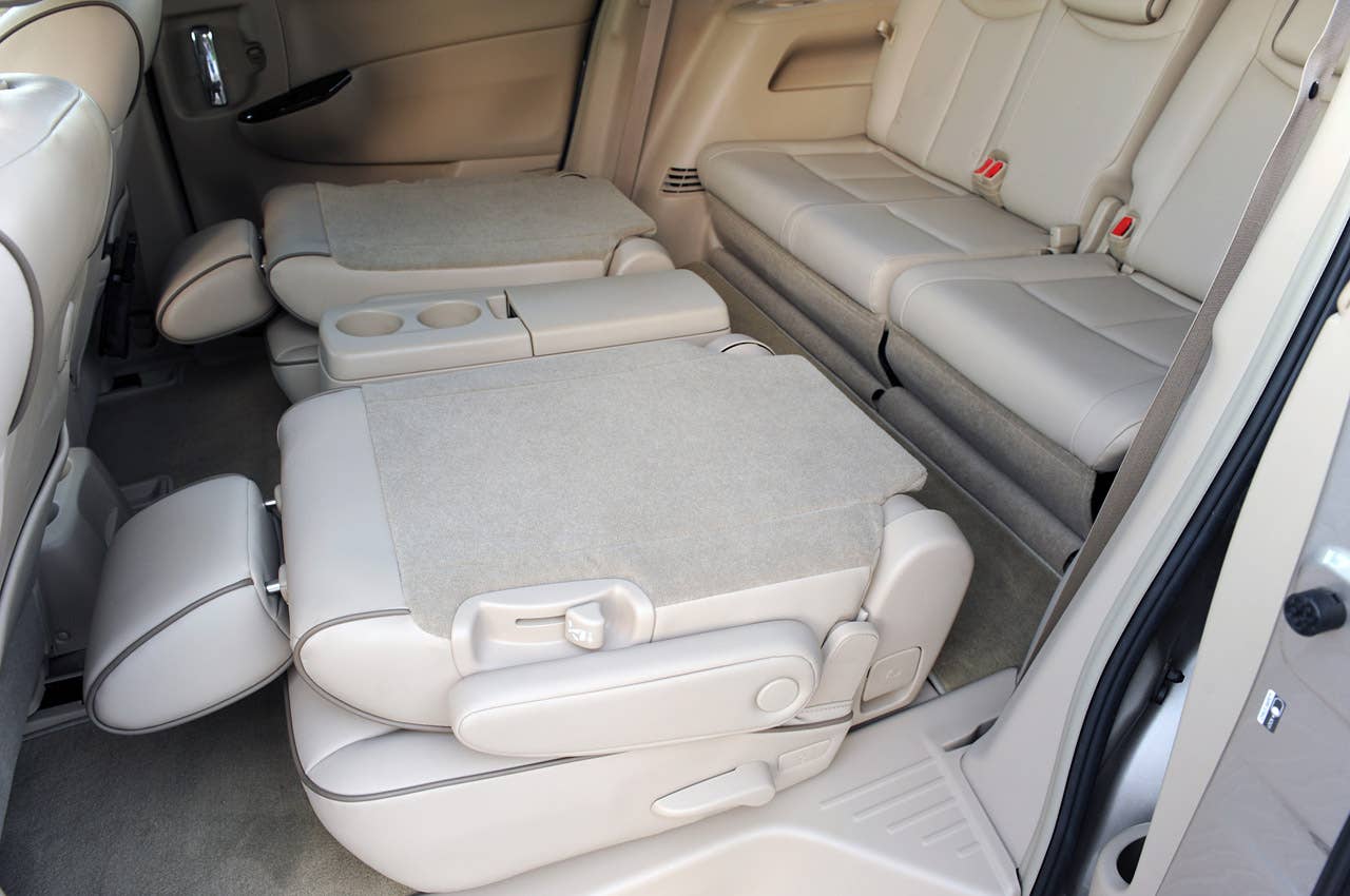 2011 Nissan Quest fold down rear seats