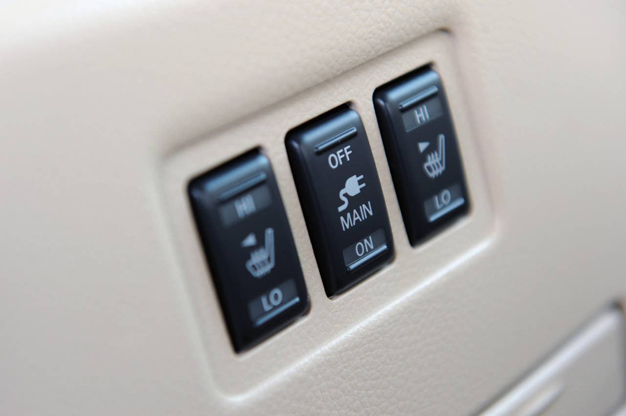 2011 Nissan Quest heat seat controls