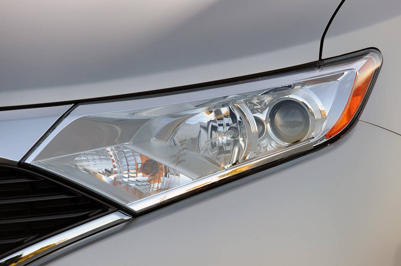2011 Nissan Quest headlight