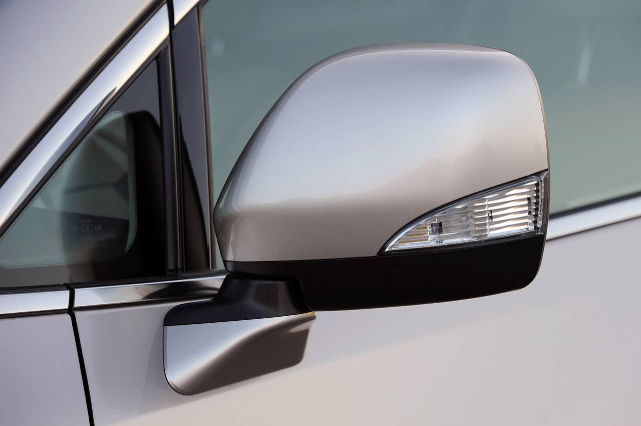 2011 Nissan Quest side mirror