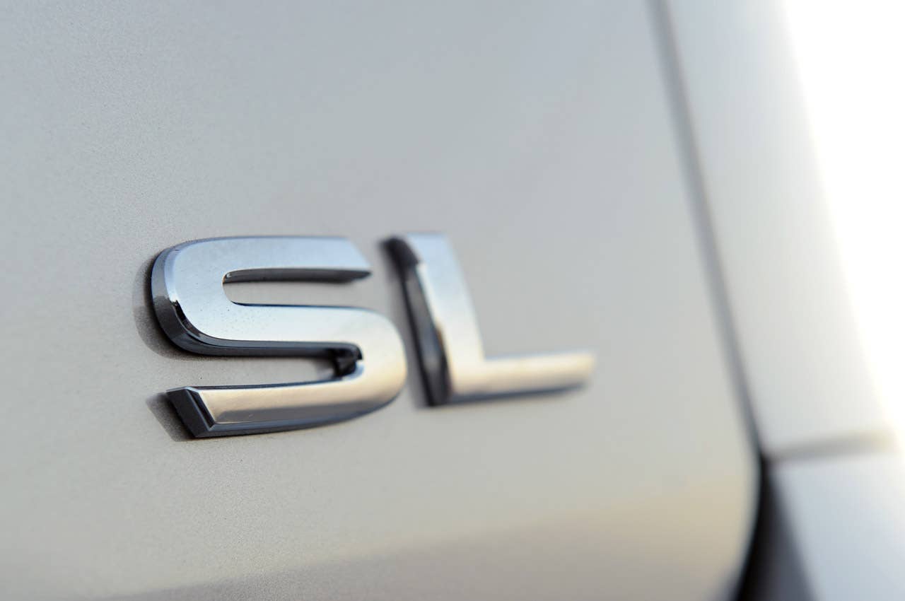2011 Nissan Quest badge