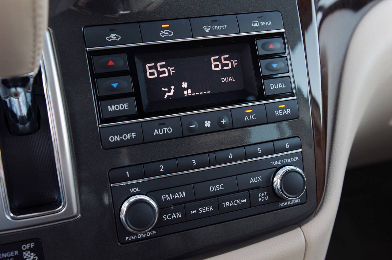 2011 Nissan Quest instrument panel