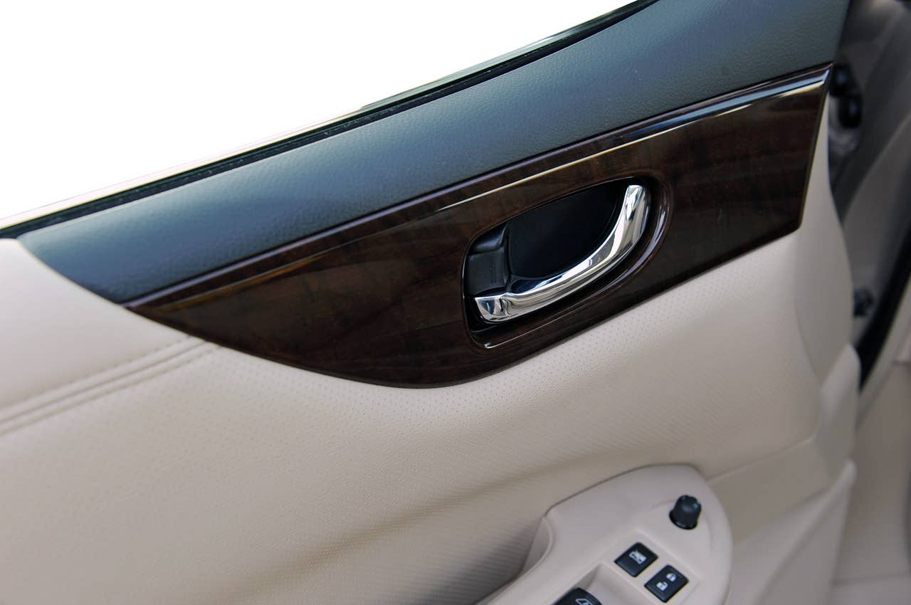 2011 Nissan Quest door handle