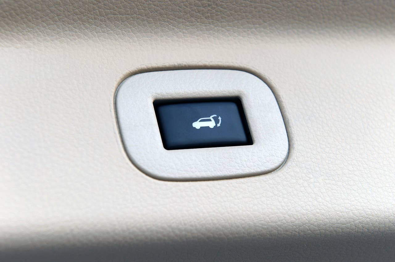 2011 Nissan Quest rear door open button