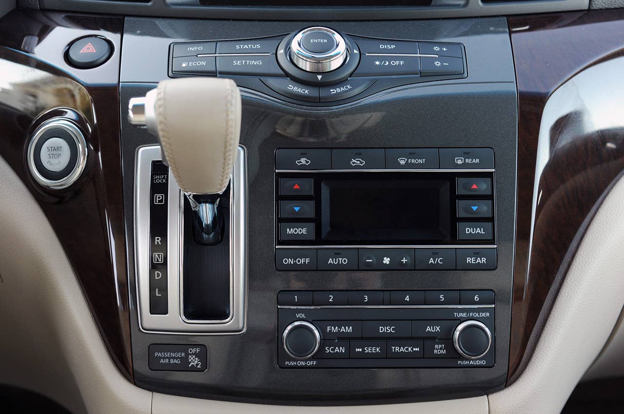 2011 Nissan Quest instrument panel