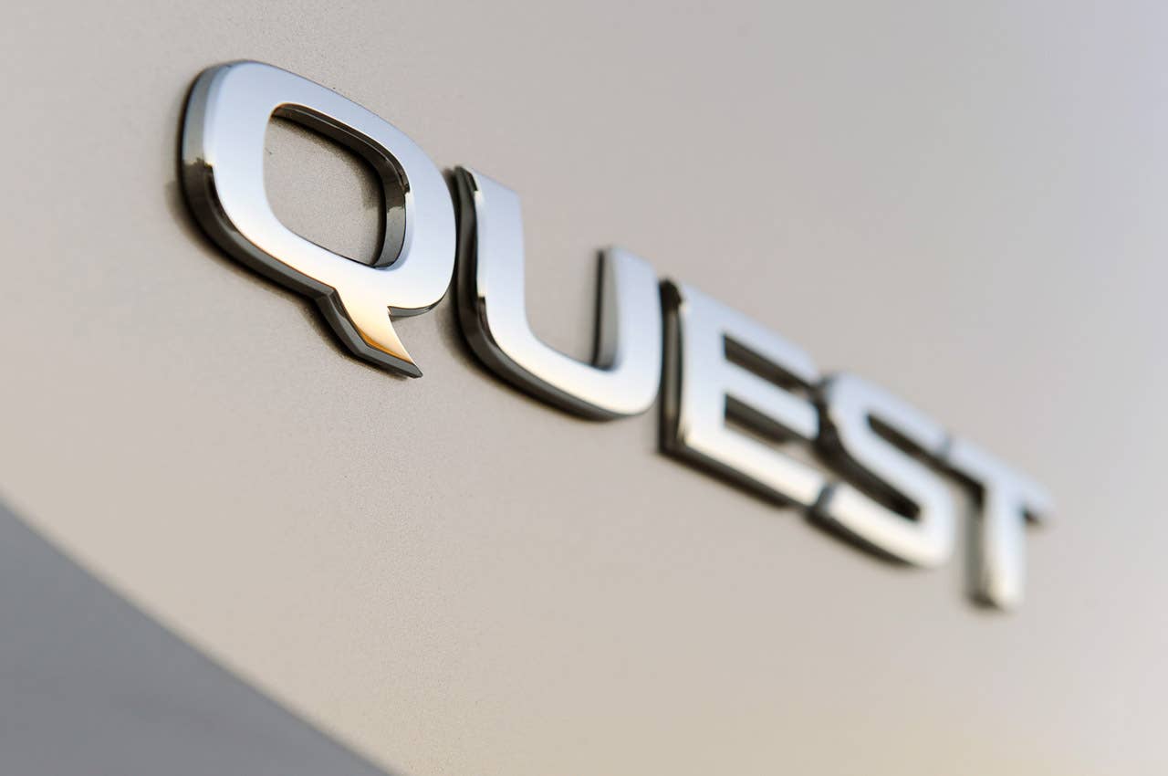 2011 Nissan Quest badge
